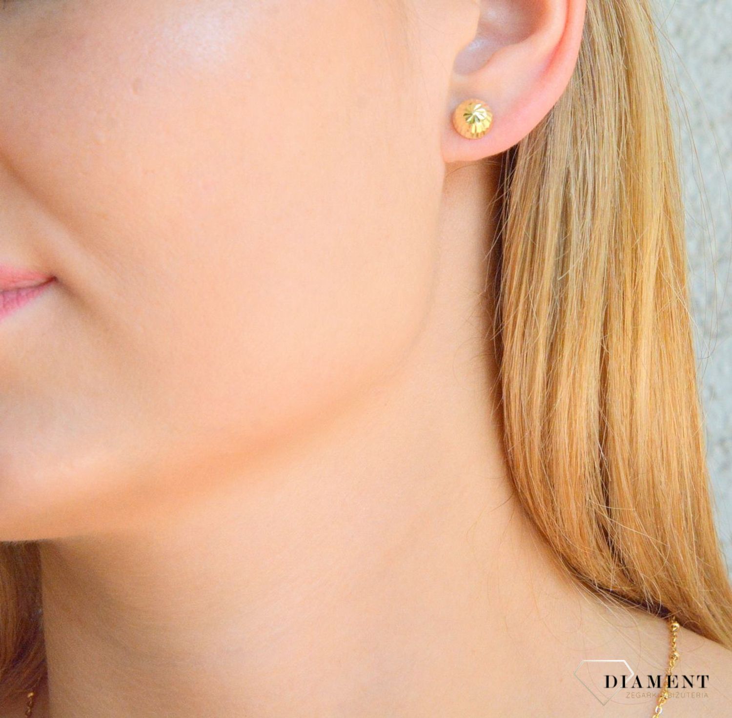 Złote kolczyki damskie 375 grawerowane wkrętki półkule KL 8830 375.jpg